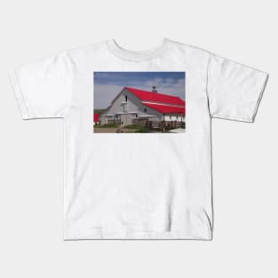 52617 barn Kids T-Shirt